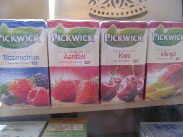Pickwick Black Tea with Natural Fruit Flavour